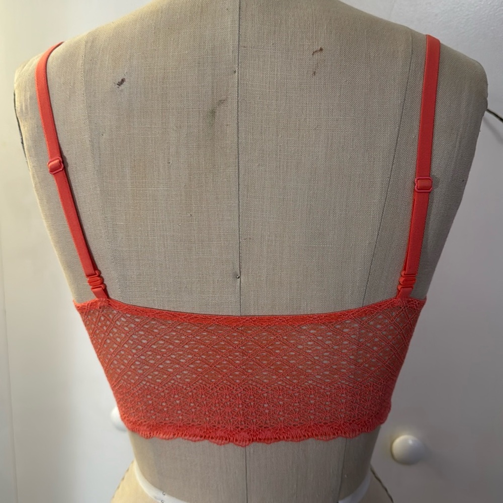 Victoria’s Secret Body by Victoria padded no wire lace bra in salmon - Picture 3 of 4